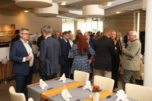 F1F6595A-A211-48B8-B3CC-0C01746EFCE7