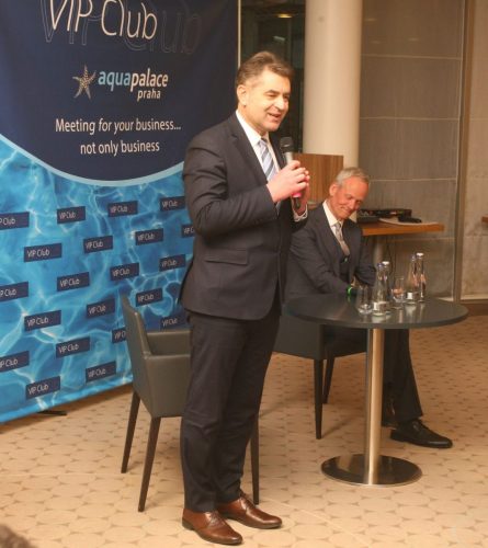 01EAB826-F358-4883-8533-BB975C623442