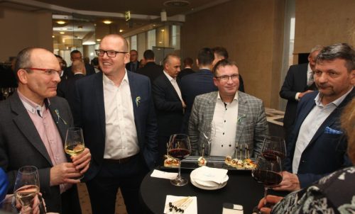 2452EA36-FD25-4C12-A4BB-8996991193A3