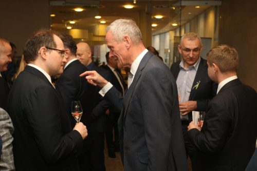 24EE9DC8-3CF5-4F28-B3D6-040CC0AE40C6