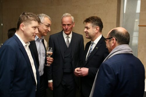 28F37057-9C74-4F2C-A689-54D445C158A1