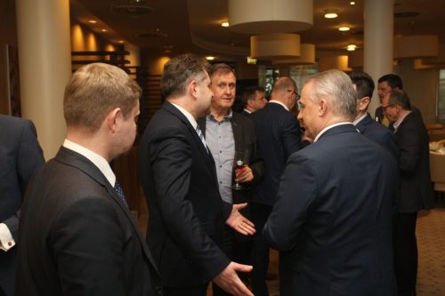 2E1B2A72-9029-43B1-8498-8DE272027AE1