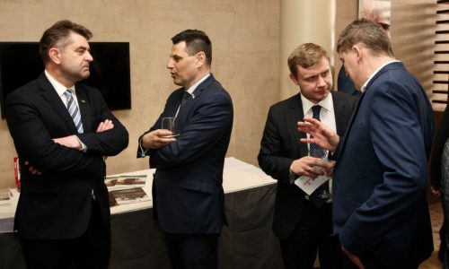 2F033F52-C658-4A29-A874-BF3F284B2869