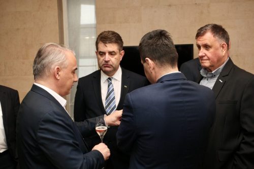 375CA343-F32D-4A7A-8058-AF0D26B06CB4