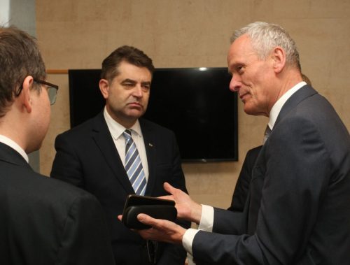 3C0A3C0B-46B6-4751-B4CB-D46CCBF15A49