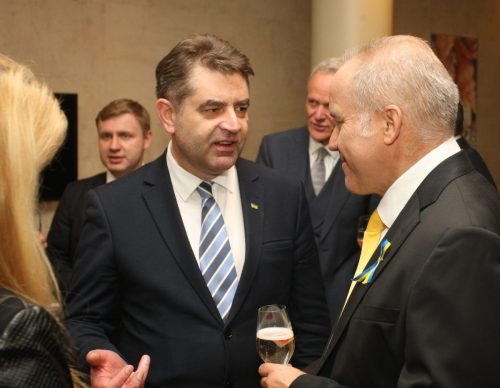 409D80FD-D3E8-45D6-AECF-585AD5D71C75