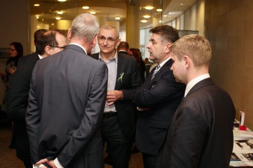 4500C3D9-DD83-4527-B8EC-1FBC6FF373DE