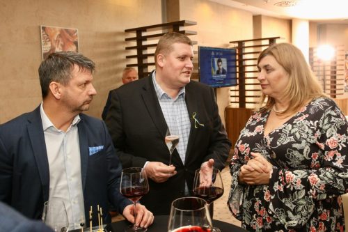 4C339864-966D-4AB3-9358-571D89CDE60F