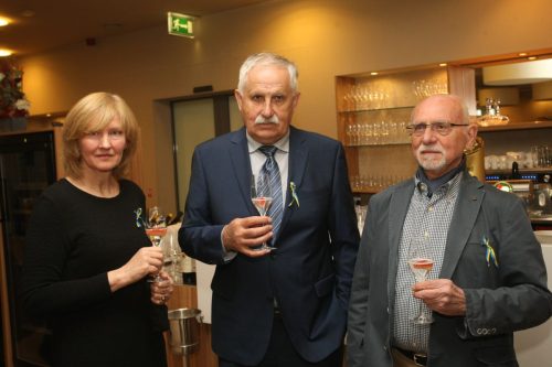 82AB2BF9-AC39-4FEE-92F1-CA27623F8D94