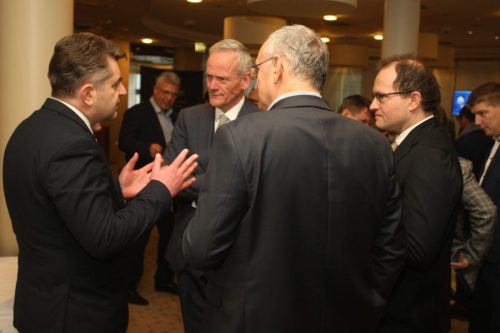 87F00D05-37C0-40C0-AAC7-54E7DE05BE9C