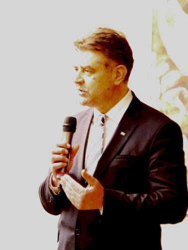 8935603E-39DB-4FF7-961D-EB61756A7542