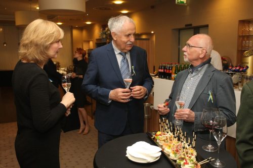 AEFF1370-52E1-4A9B-BC0A-3FEA28AA548E