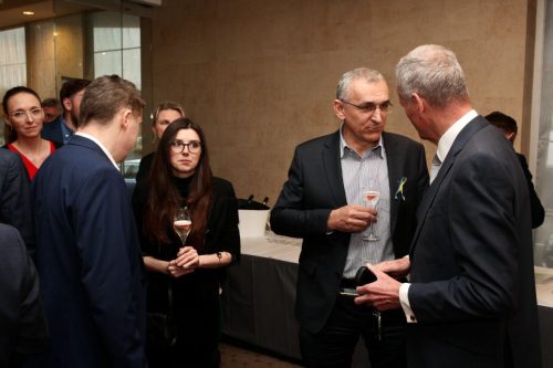 E1C4570F-3E7B-4398-966F-AD62D4BAAFAC