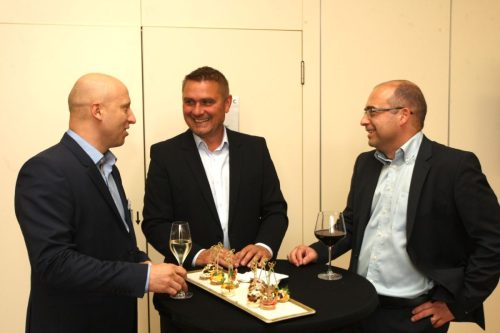 11CB03B9-0A3B-4706-881D-92ACACE26C20