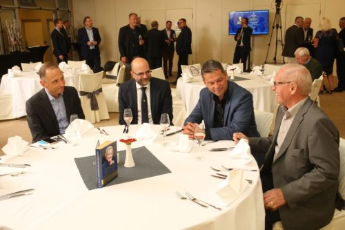 18481A53-4435-44FF-B499-38DA4A316E43