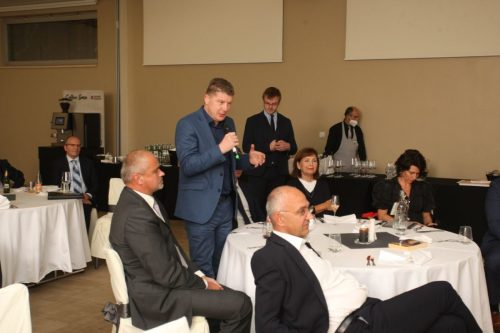 2095356D-FA60-4DA7-B2F5-05AE3FE54F8B