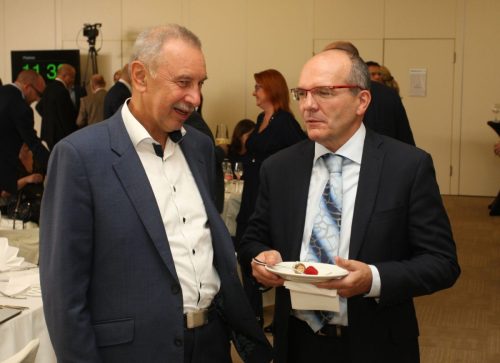 21254B15-2260-43C4-945E-DE54DD819EC8