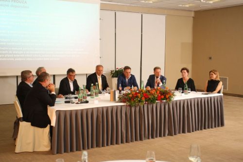 4C4C967F-85FD-411C-BA3E-D78689C90C69