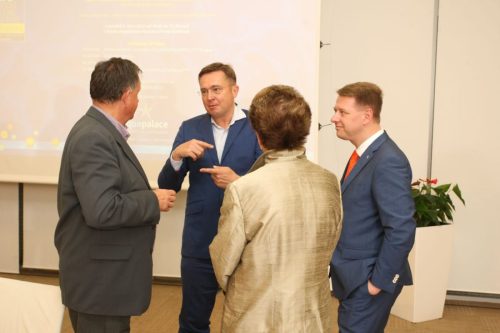 50214845-8FFF-40B5-BFC8-9FB466D8543F