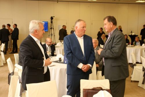 D1ACE0E0-899A-4E29-889B-4D29F2493A26