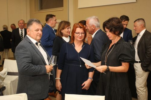 DE98A27F-53D8-43C9-8B63-DCA8F6F3C895