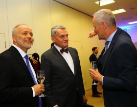 Bohuslav Svoboda , primátor hlavního města Prahy (56)