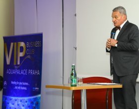 Bohuslav Svoboda , primátor hlavního města Prahy (75)
