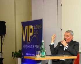 Bohuslav Svoboda , primátor hlavního města Prahy (88)