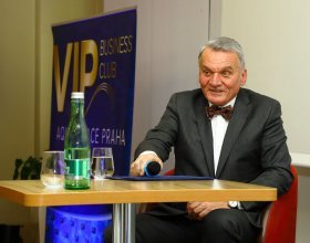 Bohuslav Svoboda , primátor hlavního města Prahy (89)
