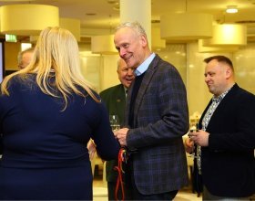 František Kinský, průvodce cyklu Modrá krev a Pavel Šporcl, houslový virtuos (17)