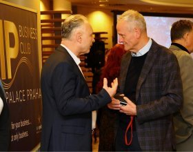 František Kinský, průvodce cyklu Modrá krev a Pavel Šporcl, houslový virtuos (43)