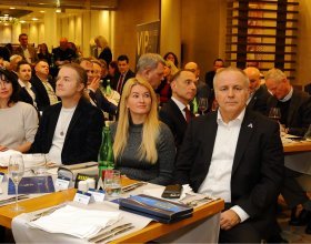 František Kinský, průvodce cyklu Modrá krev a Pavel Šporcl, houslový virtuos (107)