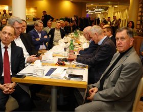 František Kinský, průvodce cyklu Modrá krev a Pavel Šporcl, houslový virtuos (121)