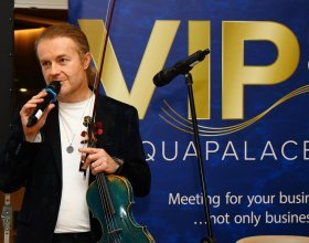 František Kinský, průvodce cyklu Modrá krev a Pavel Šporcl, houslový virtuos (170)
