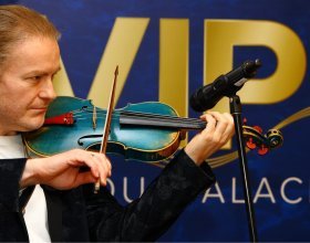 František Kinský, průvodce cyklu Modrá krev a Pavel Šporcl, houslový virtuos (173)