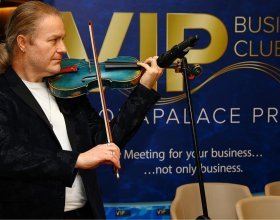 František Kinský, průvodce cyklu Modrá krev a Pavel Šporcl, houslový virtuos (174)