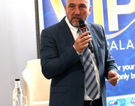 Ing. Zdeněk Kabátek, ředitel Všeobecné zdravotní pojišťovny (90)