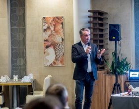 Člověk versus umělá inteligence, digitalizace ve výrobních procesech (60)