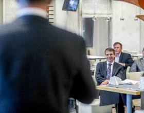 Člověk versus umělá inteligence, digitalizace ve výrobních procesech (70)