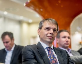 Člověk versus umělá inteligence, digitalizace ve výrobních procesech (87)