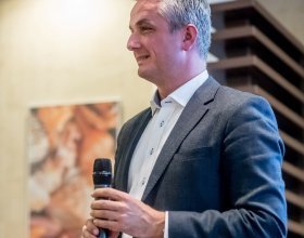 Člověk versus umělá inteligence, digitalizace ve výrobních procesech (89)