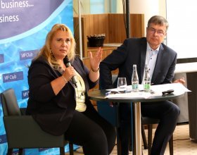 Klára Dostálová- ministryně pro místní rozvoj (74)