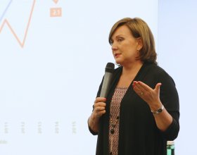 Ministryně Alena Schillerová (41)