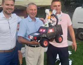 Týmové závody s „auťáky na míru“ (15)