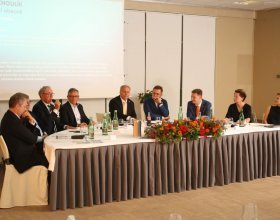 Kulatý stůl "Doporučení budoucímu premiérovi" (33)