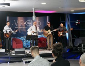 Jan Pils a Vladimír Myslík, spolumajitelé e-shopu Kytary.cz (48)